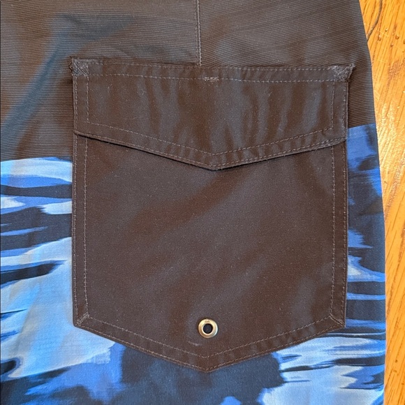 Quick Silver Board Shorts SZ 34” - Picture 7 of 10